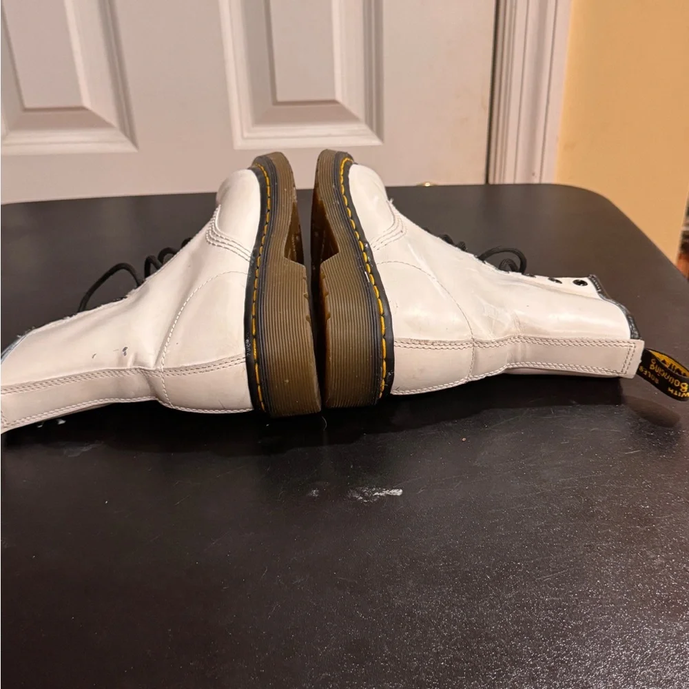 Dr. Martens White Ankle combat size 6 Boots